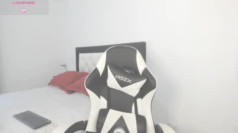 CarolinneFiotti online show from December 20, 2025, 7:43 pm