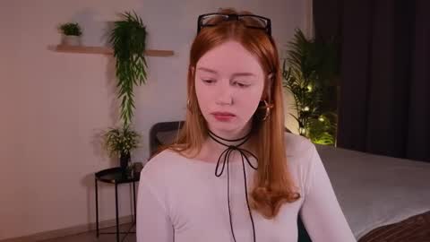 Snapshot of carolinnk chatting on October 19, 2025, 5:02 pm Caro online show from October 19, 2025, 5:02 pm