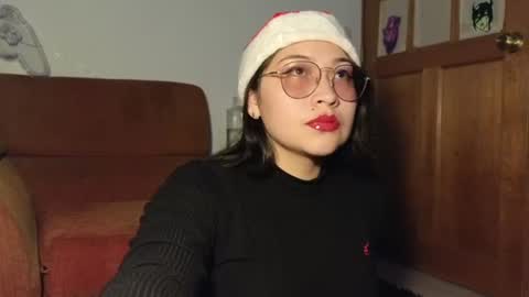 Snapshot of caroll_luna chatting on December 6, 2024, 12:23 am kitty online show from December 6, 2024, 12:23 am