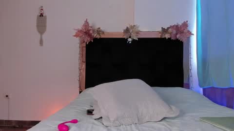 Snapshot of carorosse chatting on December 16, 2024, 7:43 pm Caro online show from December 16, 2024, 7:43 pm