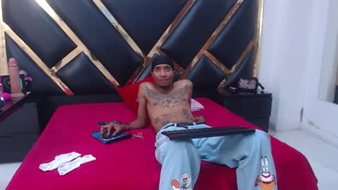 Snapshot of caroyandy3 chatting on December 3, 2025, 9:35 pm caro y andy online show from December 3, 2025, 9:35 pm