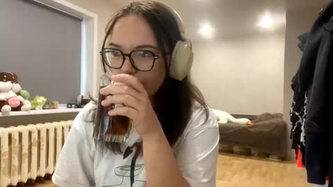 Snapshot of carrollaforte chatting on December 16, 2025, 3:11 am Emilia online show from December 16, 2025, 3:11 am