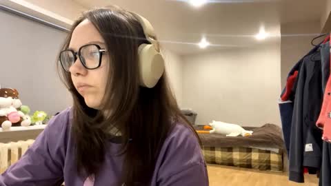 Snapshot of carrollaforte chatting on December 17, 2025, 3:12 am Emilia online show from December 17, 2025, 3:12 am