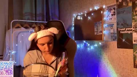Snapshot of caseydoesntknow chatting on October 21, 2025, 11:27 pm caseydoesntknow online show from October 21, 2025, 11:27 pm