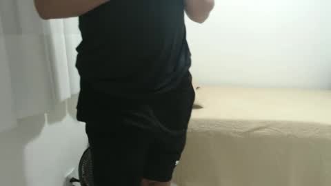 Snapshot of cashmastermuscle77 chatting on December 19, 2024, 12:56 am cashmastermuscle77 online show from December 19, 2024, 12:56 am