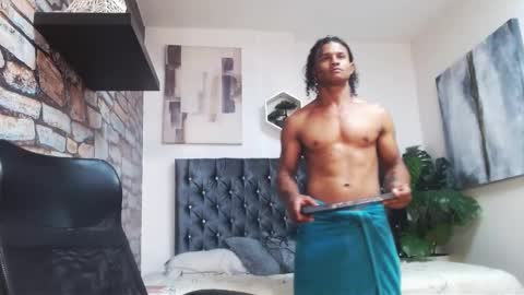 Casike online show from October 26, 2025, 8:04 pm