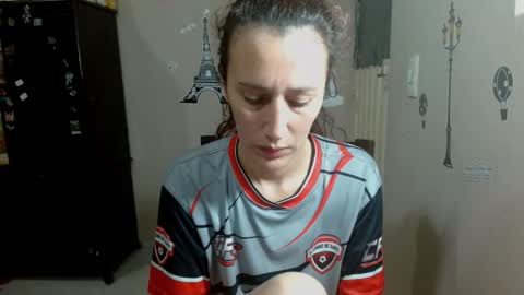 Snapshot of cassandra_brownn chatting on December 3, 2025, 5:00 pm online show from December 3, 2025, 5:00 pm