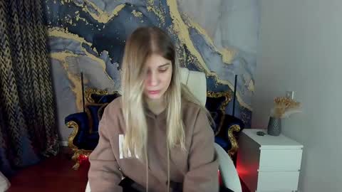 Snapshot of cassandragood chatting on March 12, 2025, 7:13 am Lena online show from March 12, 2025, 7:13 am