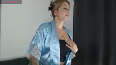 Susana independent model online show from November 11, 2025, 9:37 pm