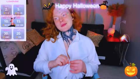 Snapshot of cassie_xkiss chatting on November 2, 2025, 8:33 pm Cassie online show from November 2, 2025, 8:33 pm