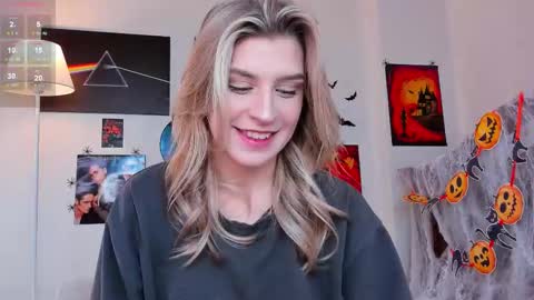 Im Cassie3 online show from November 4, 2025, 8:13 am