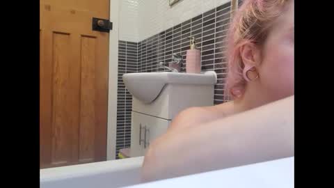 Snapshot of cassieluna chatting on February 12, 2026, 8:53 am Cassie online show from February 12, 2026, 8:53 am