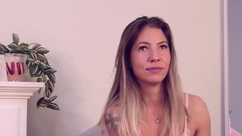 Cassi online show from November 18, 2025, 4:06 am