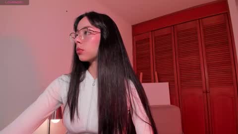 Snapshot of cat_loren chatting on February 22, 2025, 9:37 pm Loren online show from February 22, 2025, 9:37 pm