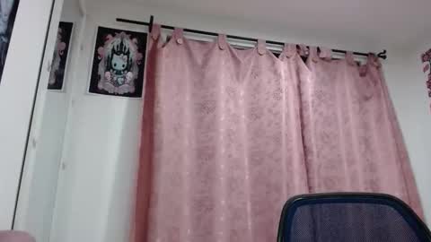 Snapshot of cat_mila_ chatting on January 14, 2026, 5:35 am Mila online show from January 14, 2026, 5:35 am