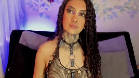 Cata green model independient online show from December 19, 2024, 9:49 pm