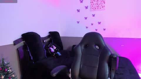 Snapshot of cataleya_blare chatting on December 5, 2025, 4:21 am LUU online show from December 5, 2025, 4:21 am