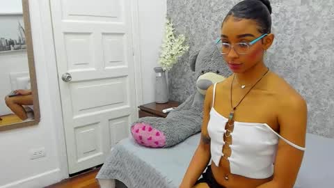 Snapshot of cataleya_wayne chatting on November 5, 2025, 8:42 pm Cataleya online show from November 5, 2025, 8:42 pm