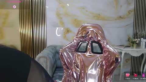 Catalina  online show from November 24, 2025, 1:22 pm