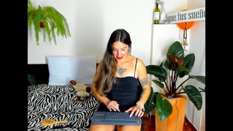 Snapshot of catalinalince chatting on December 19, 2024, 11:25 pm Cataina Lince online show from December 19, 2024, 11:25 pm