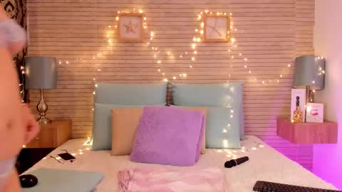 Snapshot of catalinnathompson chatting on December 11, 2024, 6:09 pm CatalinnaThompson online show from December 11, 2024, 6:09 pm