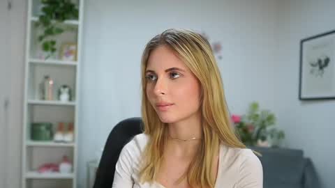 catecrago  online show from March 4, 2025, 5:34 pm