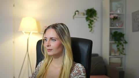 catecrago  online show from September 15, 2025, 1:11 pm