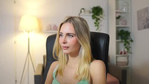 catecrago  online show from November 11, 2025, 2:28 pm