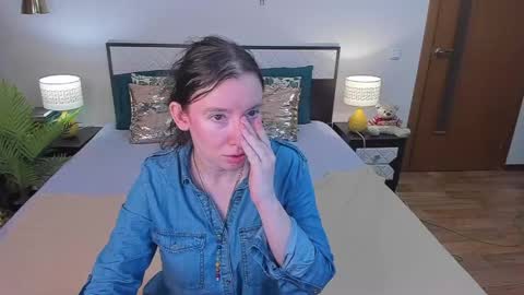 Catrin online show from May 19, 2026, 4:19 am