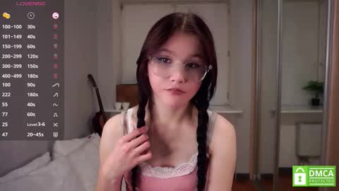 Eva  online show from September 28, 2025, 5:07 pm