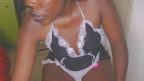 Snapshot of cathynoir chatting on October 18, 2025, 8:37 am catrine online show from October 18, 2025, 8:37 am