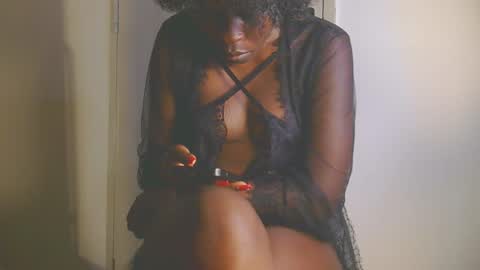 Snapshot of cathynoir chatting on October 18, 2025, 9:26 pm catrine online show from October 18, 2025, 9:26 pm