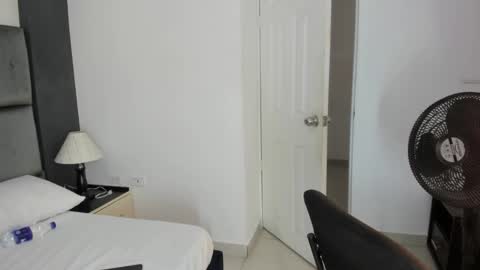 Snapshot of catleyasmith chatting on December 14, 2025, 12:32 pm Catleya online show from December 14, 2025, 12:32 pm