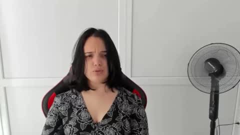 Snapshot of catrine_cute chatting on June 7, 2026, 6:39 am Catrine online show from June 7, 2026, 6:39 am
