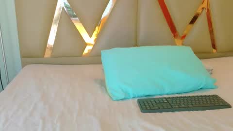 CATALEYA  online show from October 20, 2025, 12:27 pm