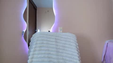 Snapshot of catte_jensen chatting on November 16, 2025, 3:56 am Cattleya online show from November 16, 2025, 3:56 am