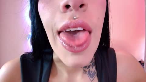 Snapshot of catte_jensen chatting on November 23, 2025, 7:46 pm Cattleya online show from November 23, 2025, 7:46 pm