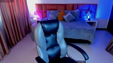 catti_brie_ online show from October 23, 2025, 11:53 am