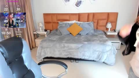 catti_brie_ online show from November 8, 2025, 10:37 am