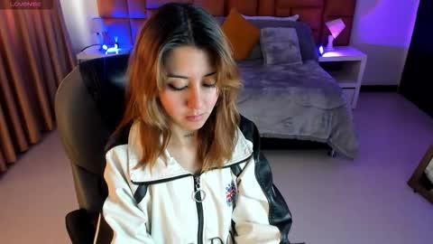 catti_brie_ online show from November 10, 2025, 11:53 am