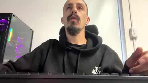 Snapshot of cayu_frensh94 chatting on December 16, 2024, 10:24 pm cayu_frensh94 online show from December 16, 2024, 10:24 pm