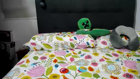 ceci online show from November 26, 2025, 9:49 pm