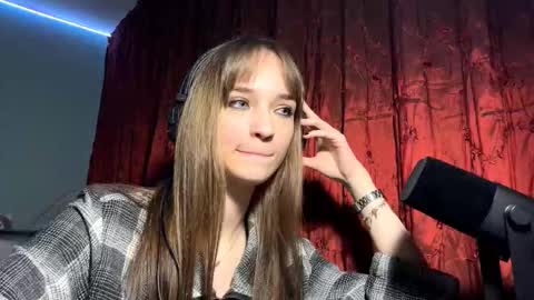 Lily online show from November 11, 2025, 4:18 pm