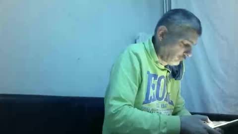 Snapshot of cedricodereims51 chatting on December 17, 2025, 7:53 pm cedricodereims51 online show from December 17, 2025, 7:53 pm