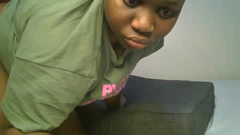 ceepretty25 online show from May 19, 2026, 1:56 am