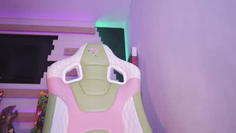 Snapshot of celeste_blazze chatting on December 6, 2024, 8:29 pm Celeste online show from December 6, 2024, 8:29 pm