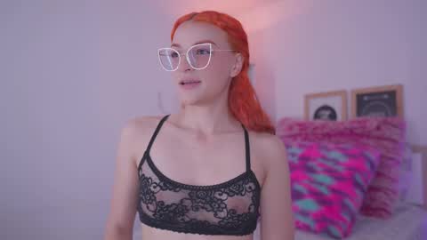Snapshot of celeste_blazze chatting on September 15, 2025, 5:35 pm Celeste online show from September 15, 2025, 5:35 pm
