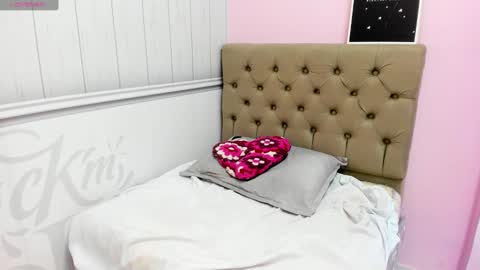 Snapshot of celeste_cortes chatting on February 8, 2025, 9:04 pm Celeste online show from February 8, 2025, 9:04 pm