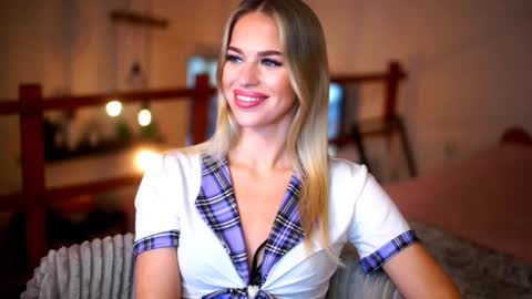 Snapshot of celeste_www chatting on February 19, 2026, 4:36 pm Sunflower online show from February 19, 2026, 4:36 pm