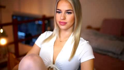 Snapshot of celeste_www chatting on April 16, 2026, 8:04 am Sunflower online show from April 16, 2026, 8:04 am